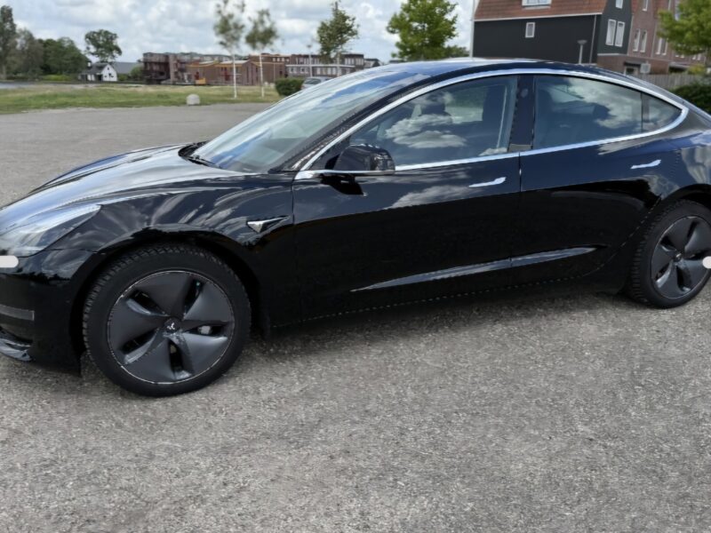 TESLA MODEL 3 Long Range