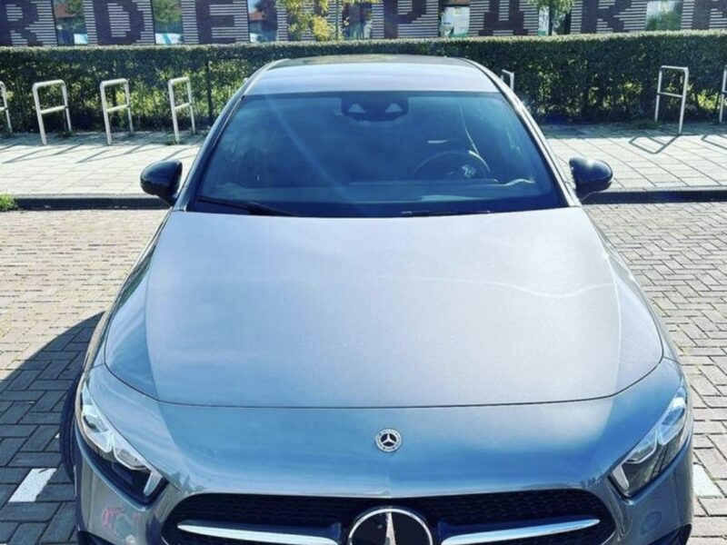 MERCEDES-BENZ A 200 AMG line