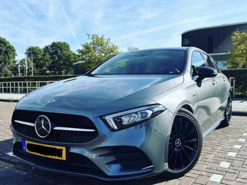 MERCEDES-BENZ A 200 AMG line
