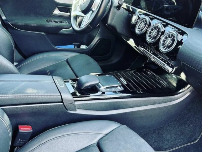 MERCEDES-BENZ A 200 AMG line