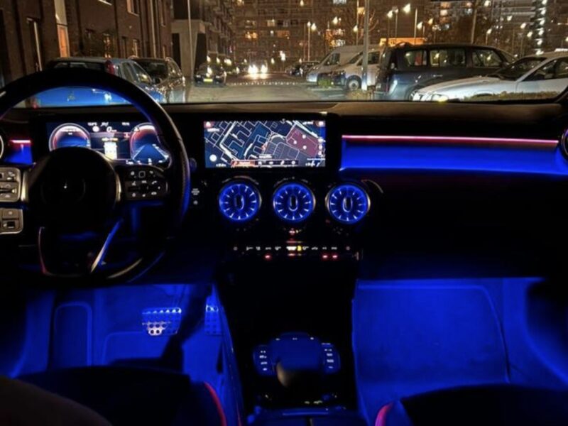 MERCEDES-BENZ A 200 AMG line