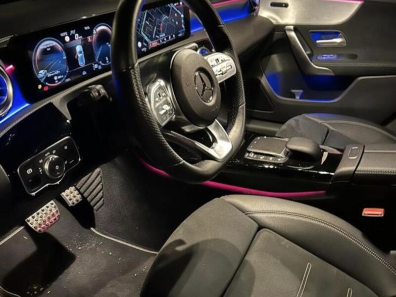 MERCEDES-BENZ A 200 AMG line