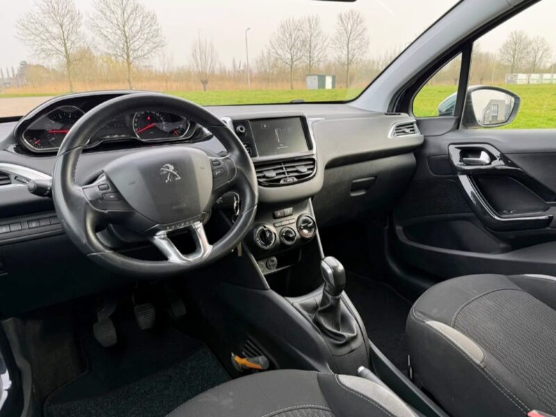 PEUGEOT 208 1.2