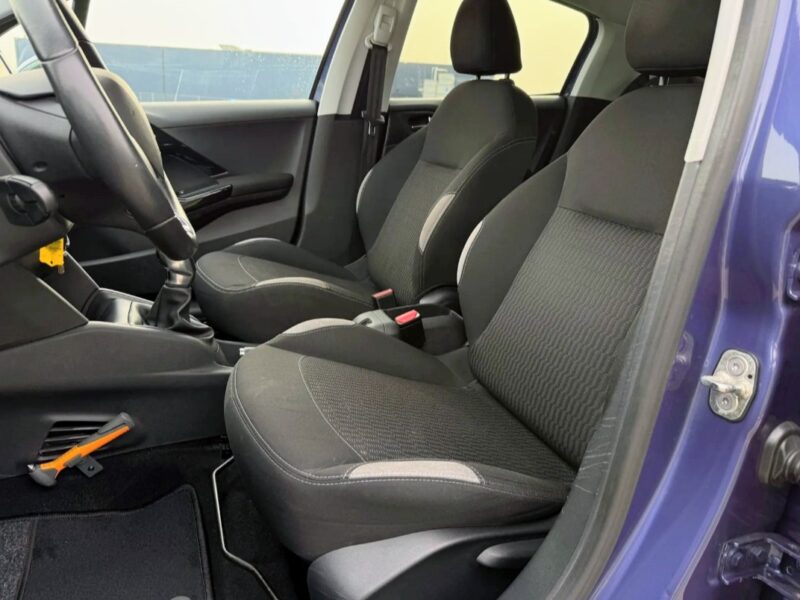 PEUGEOT 208 1.2