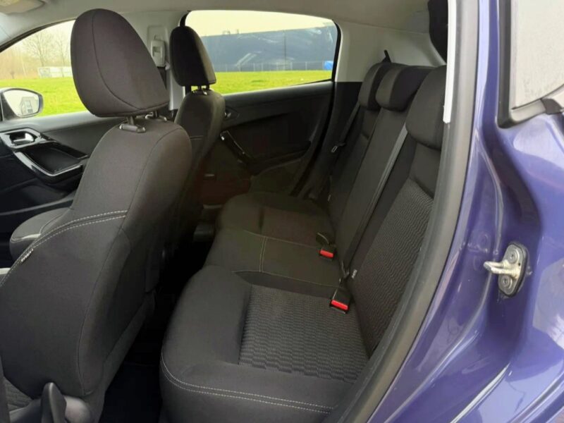 PEUGEOT 208 1.2