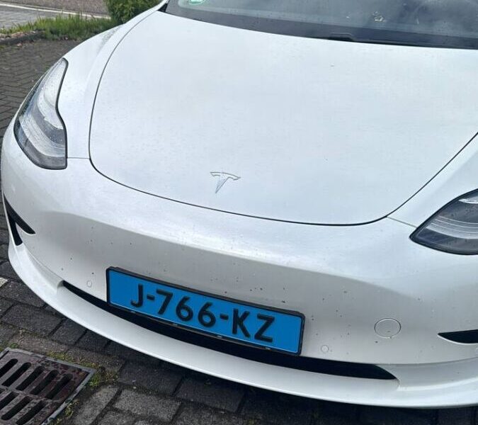TESLA MODEL 3